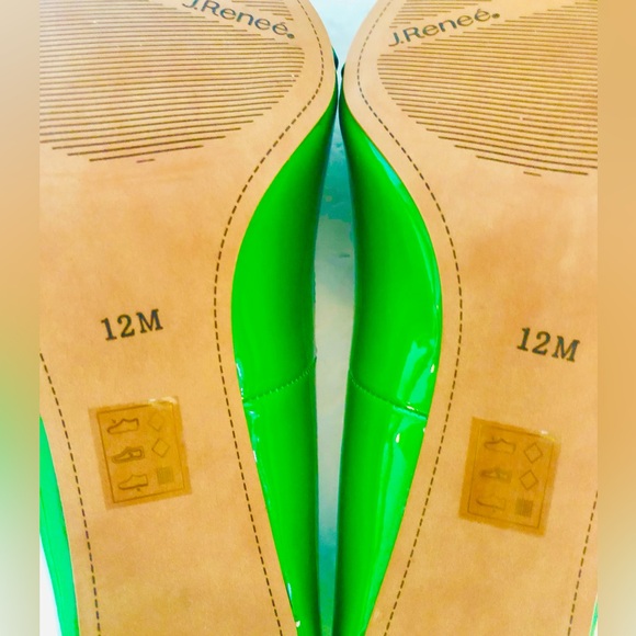 J Renee Grosgrain Ornament Bow Pump - Picture 12 of 13